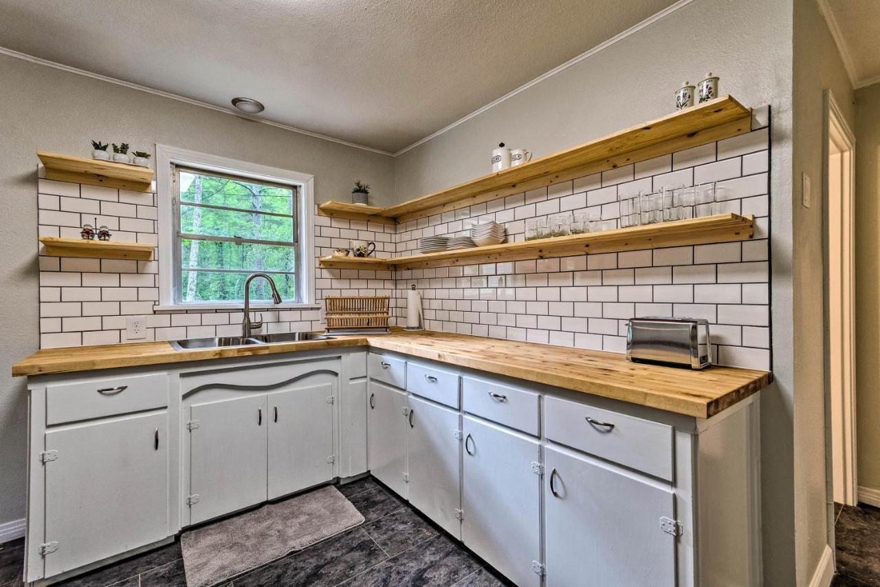 Centrally Located Hot Springs Home With Deck! 外观 照片