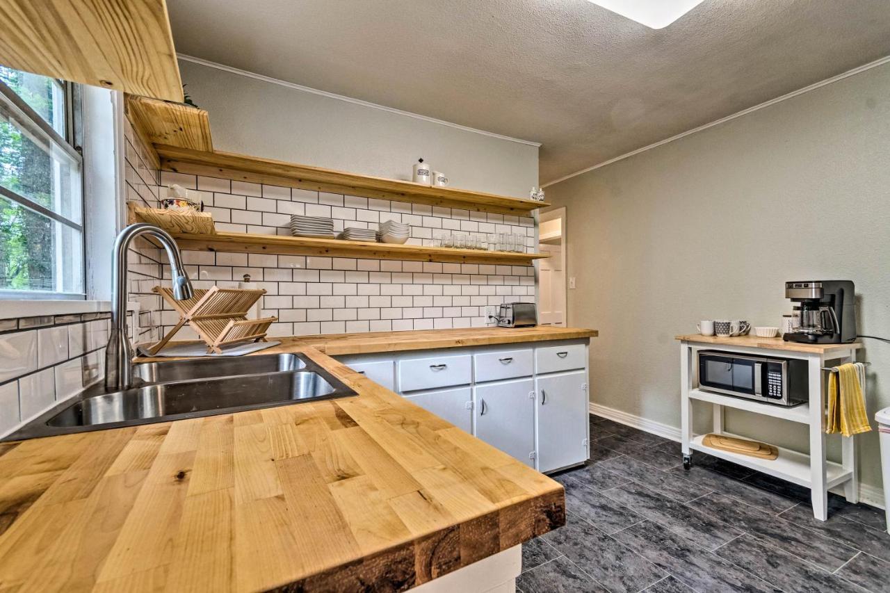 Centrally Located Hot Springs Home With Deck! 外观 照片
